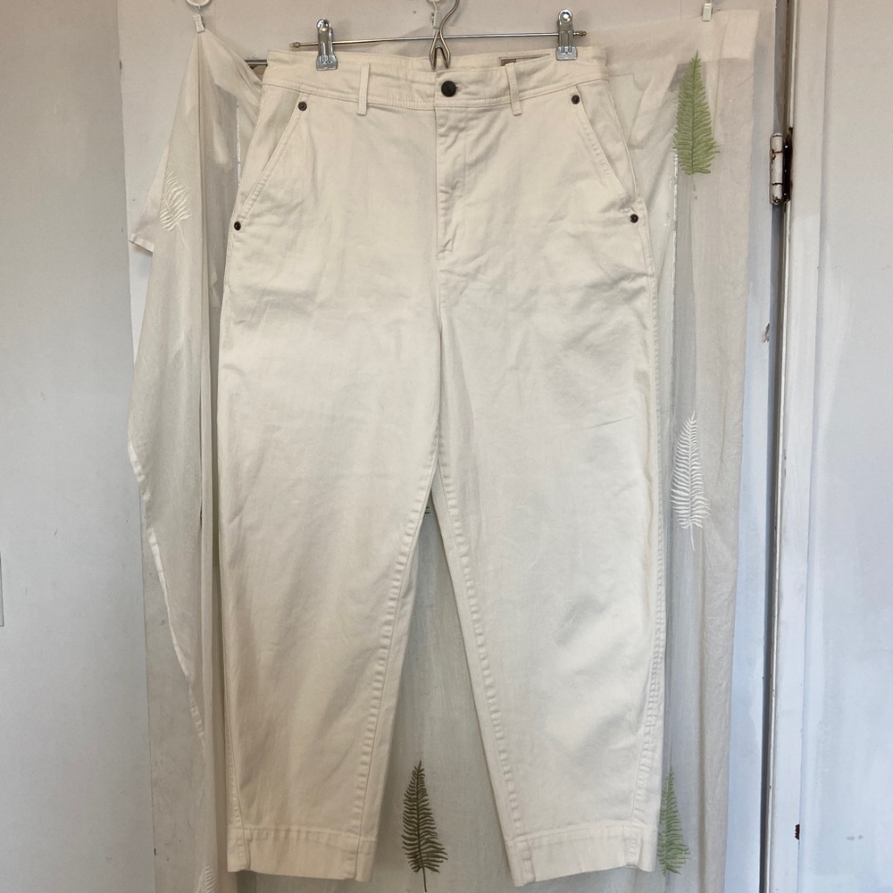 Gap high rise Barrel Khaki size 8 white